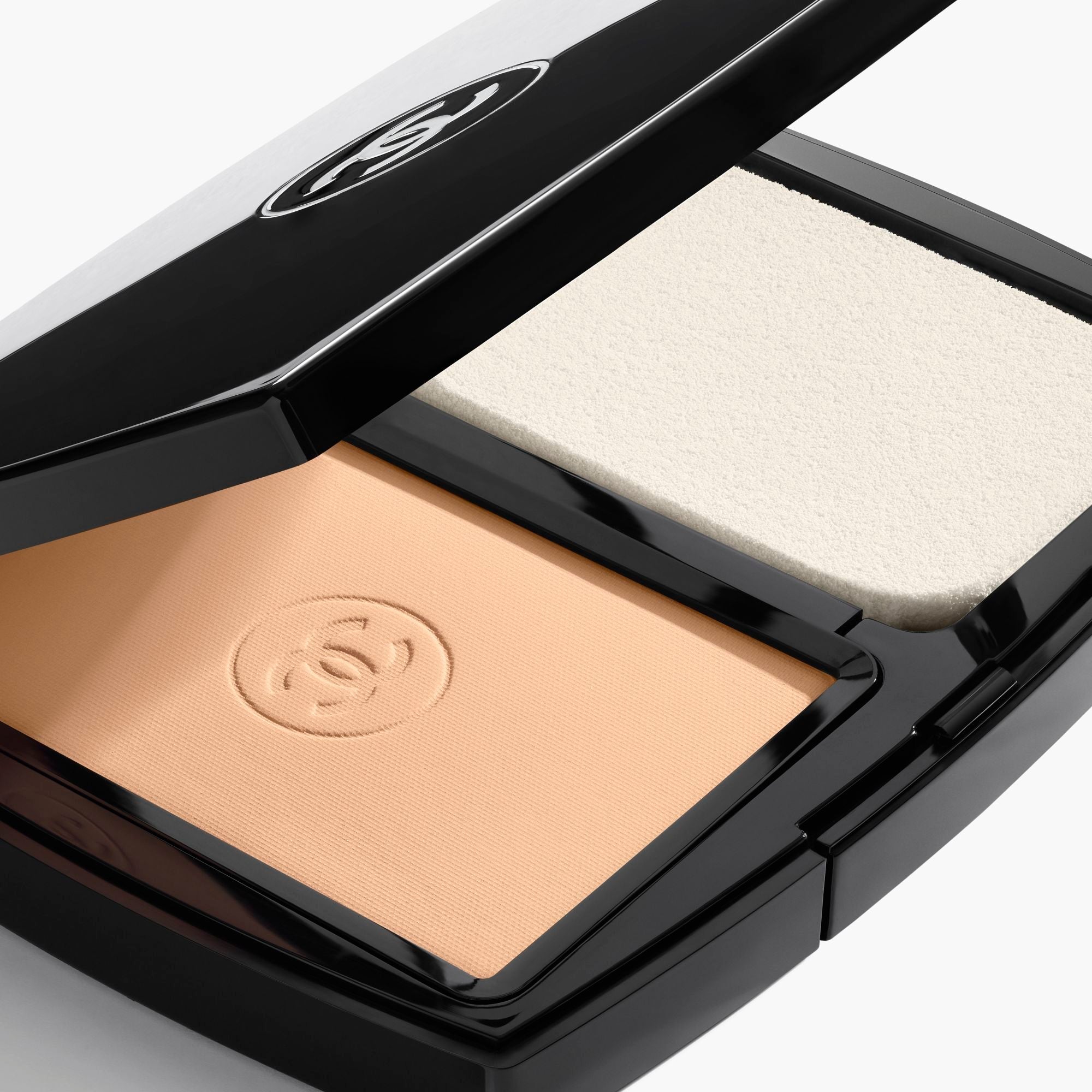 CHANEL ULTRA LE TEINT ULTRAWEAR - ALL-DAY COMFORT FLAWLESS FINISH COMPACT FOUNDATION - B30, 13g
