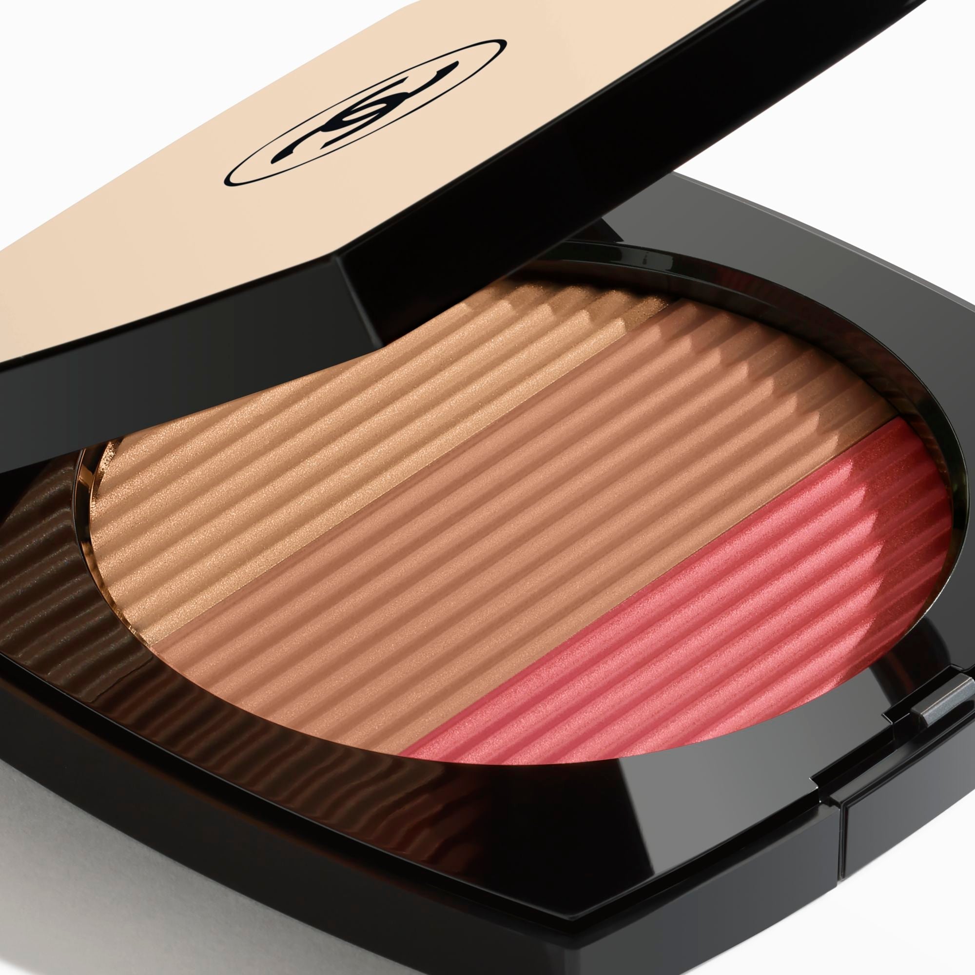 CHANEL LES BEIGES HEALTHY GLOW SUN-KISSED POWDER, BRONZER, BLUSH ANDHIGHLIGHTERMEDIUMROSEGOLD, 15g