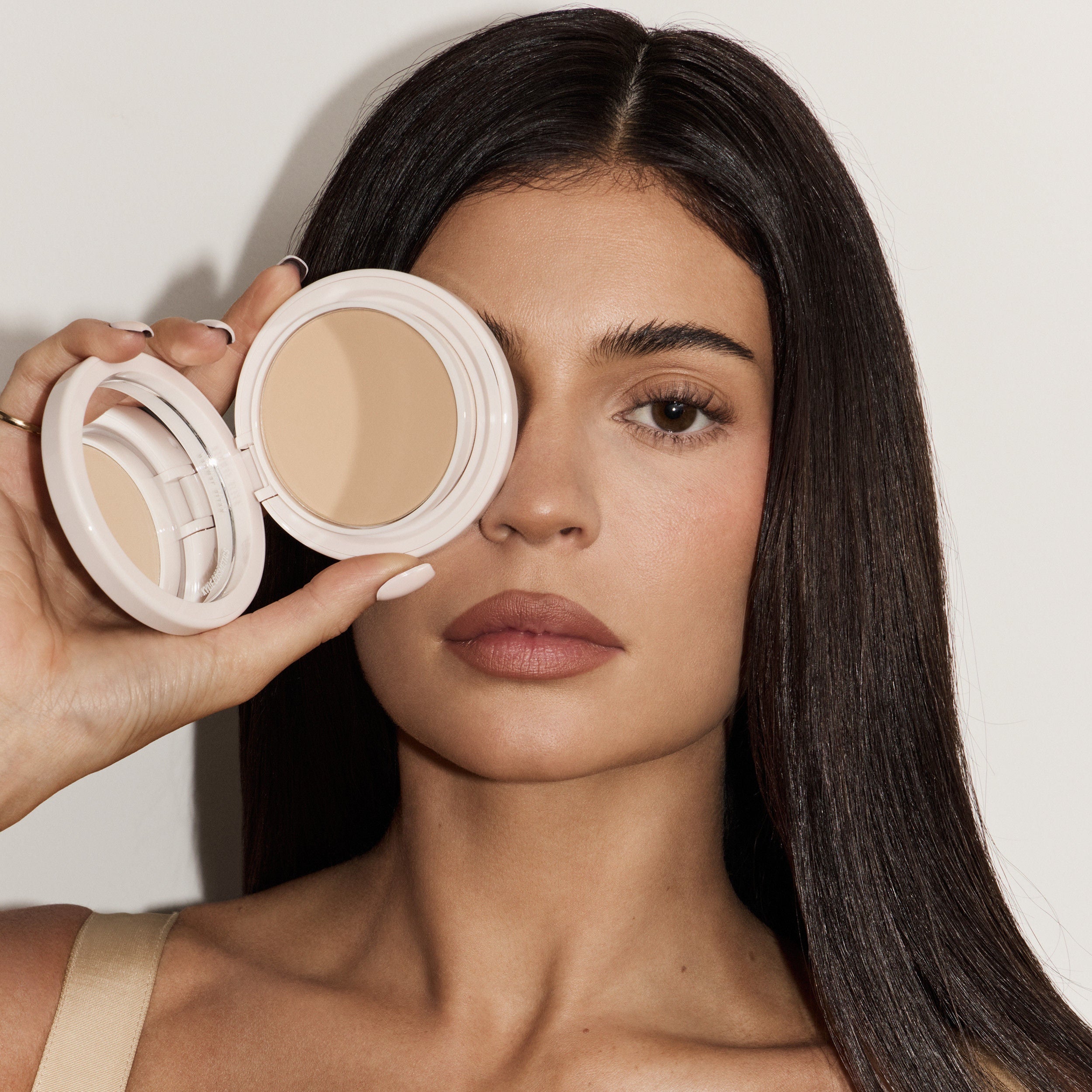 Kylie Cosmetics Natural Blur Powder Foundation - 5N, 10g